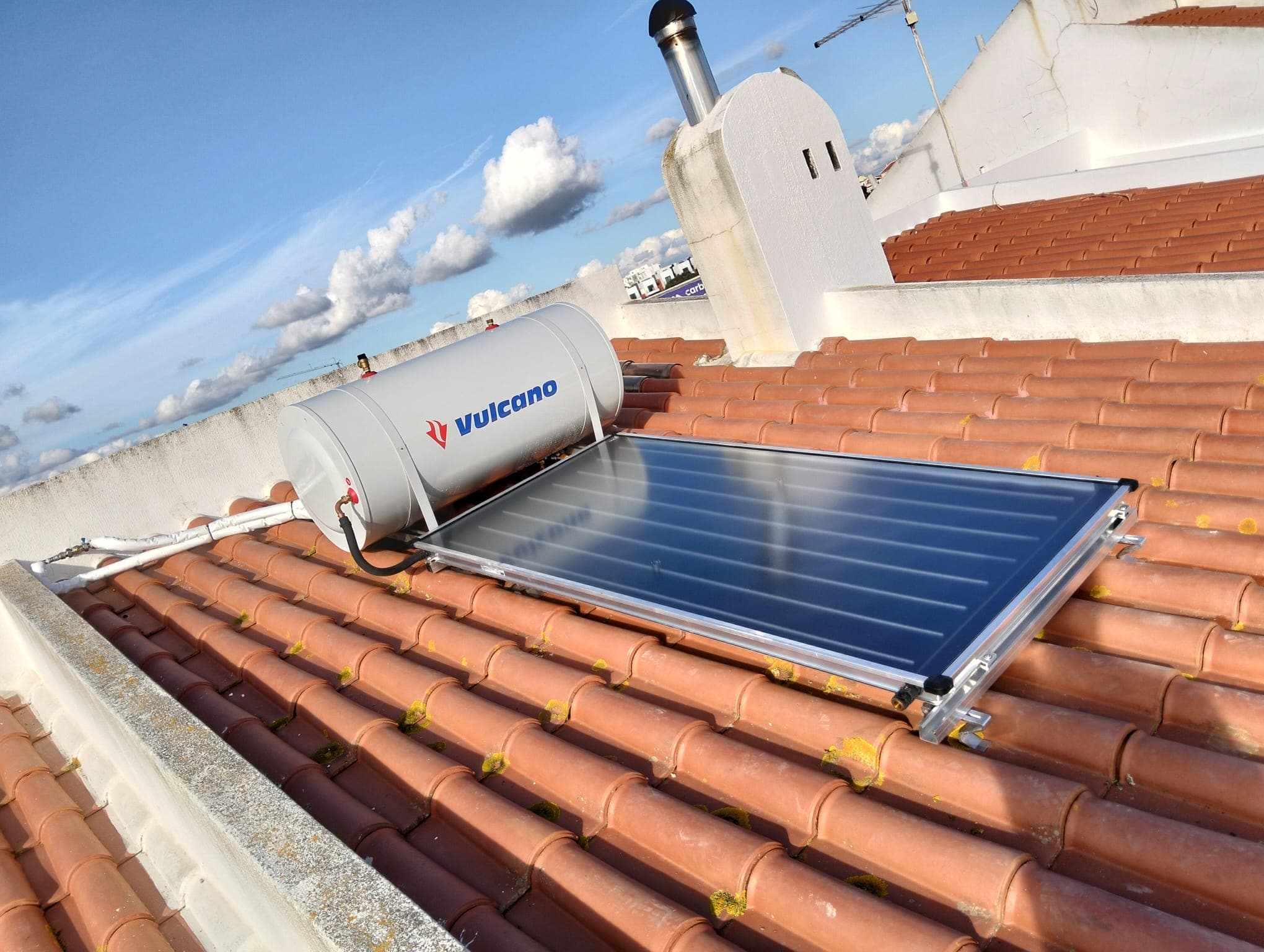 Instalação solar fotovoltaica em telhado